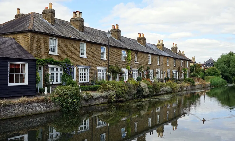 houses by river